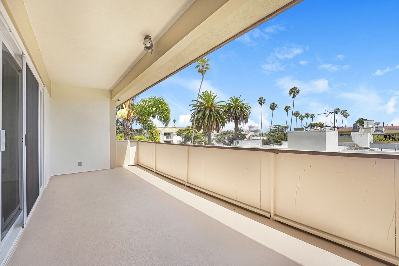 1002 12th St in Santa Monica - Photo 3 of 3