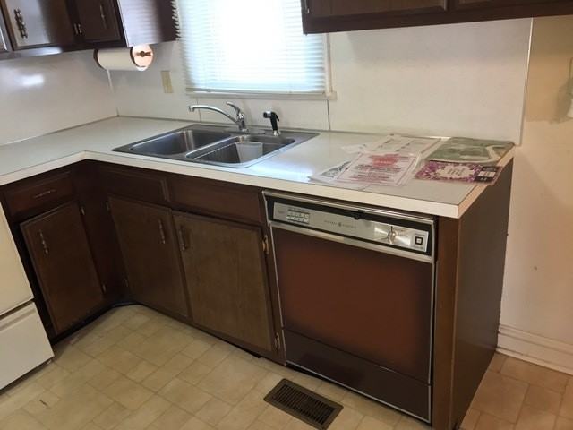 824 Oakdale Rd - Photo 2 of 6