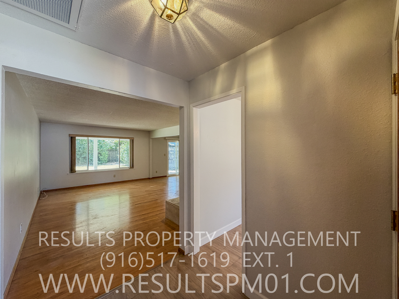 6936 Brookcrest Way - Photo 2 of 28