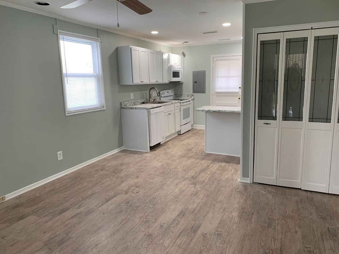 614 N Tremont Dr - Photo 2 of 7