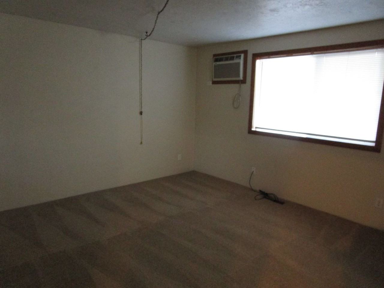 1320 Se 5th St - Photo 2 of 16
