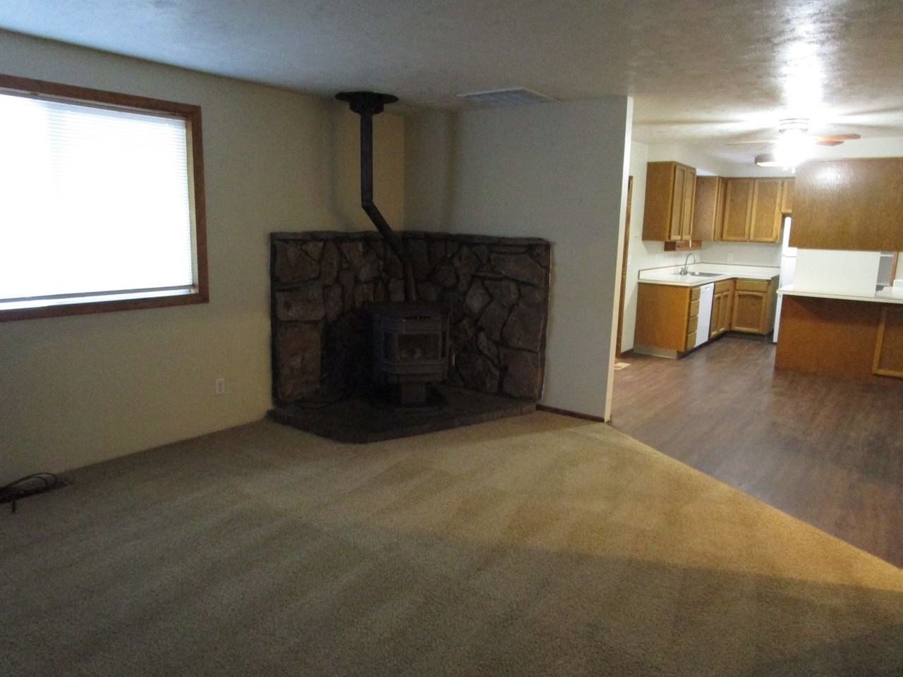 1320 Se 5th St - Photo 3 of 16