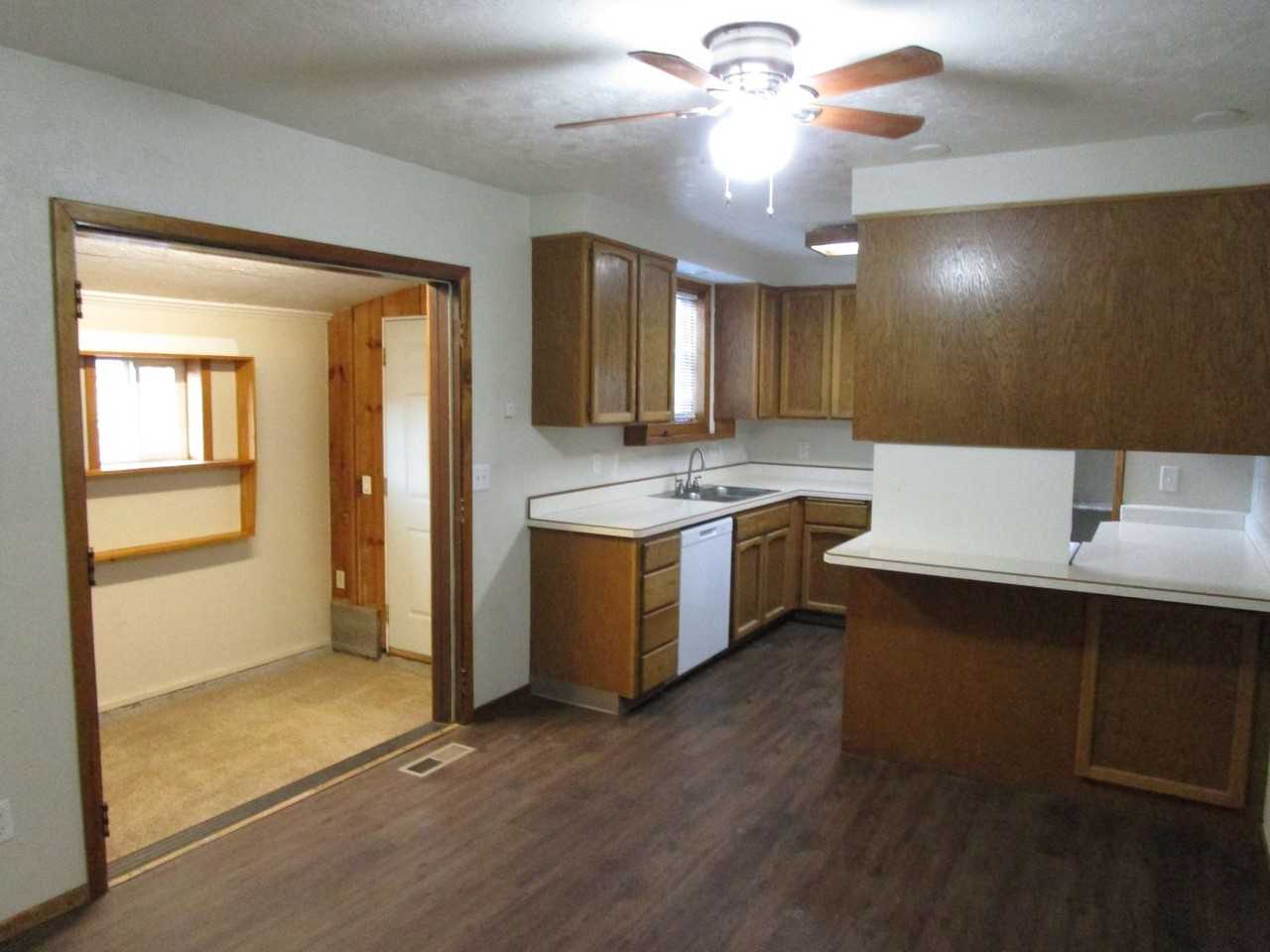 1320 Se 5th St - Photo 4 of 16