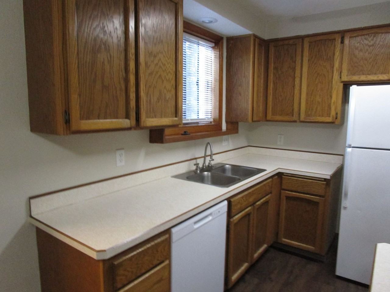 1320 Se 5th St - Photo 5 of 16