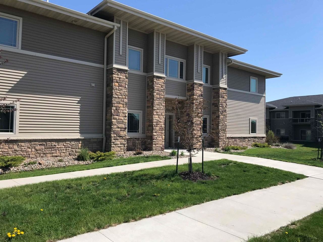 2810 Bobcat Dr - Photo 2 of 13