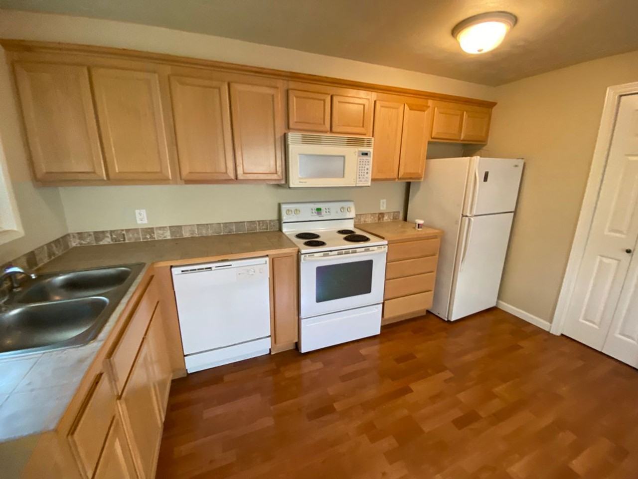 1425 W 8th Ave #05 - Photo 2 of 9