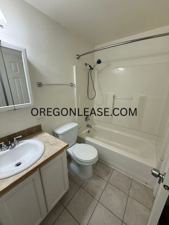 1425 W 8th Ave #05 - Photo 6 of 9