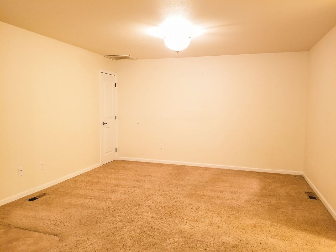 2513 Corona Ave #B - Photo 4 of 13