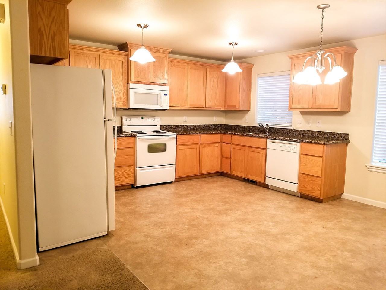 2513 Corona Ave #B - Photo 5 of 13