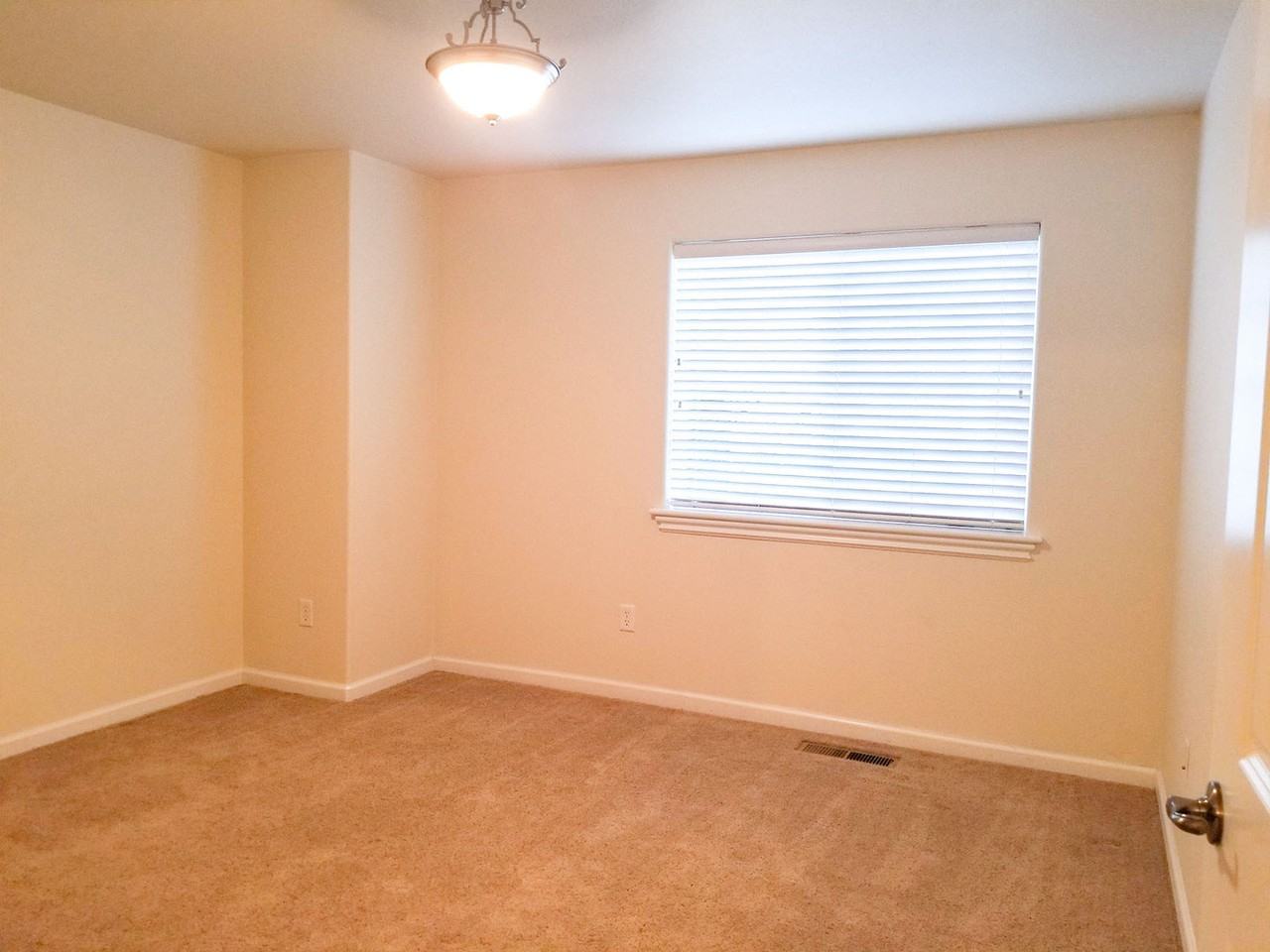 2513 Corona Ave #B - Photo 7 of 13