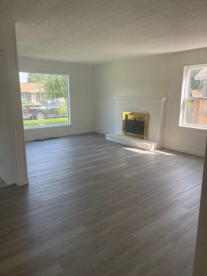 732 W Park St - Photo 3 of 16
