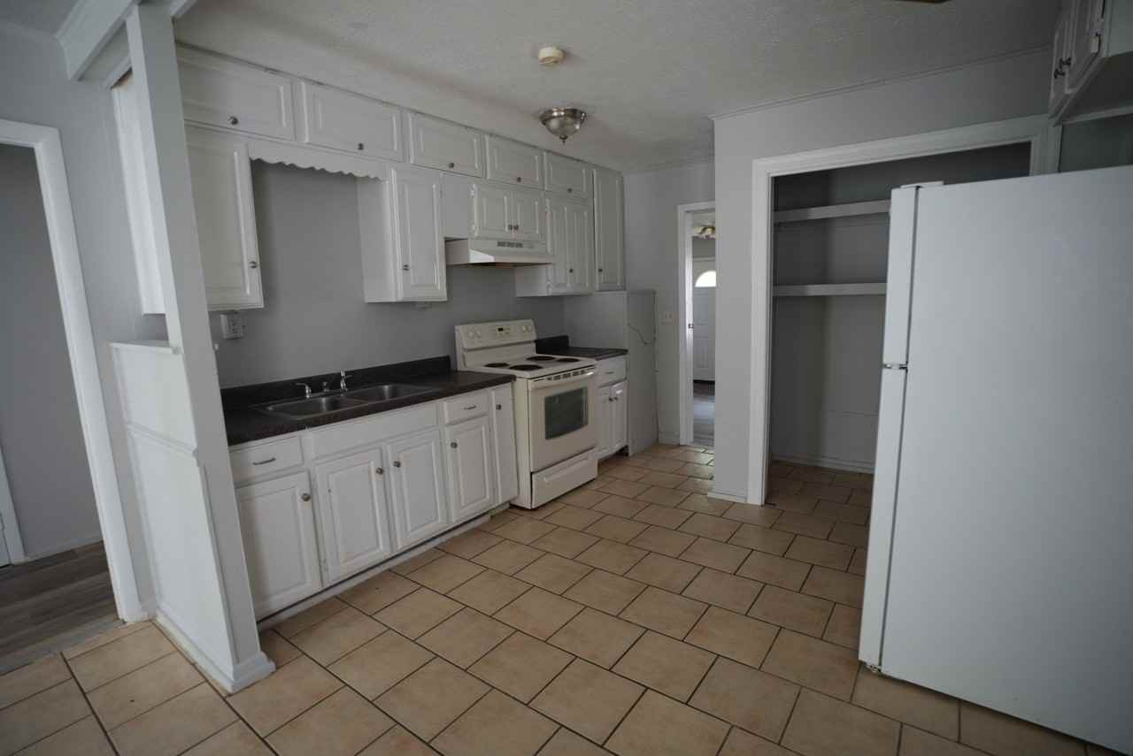 1005 Ladiga St Se - Photo 3 of 17