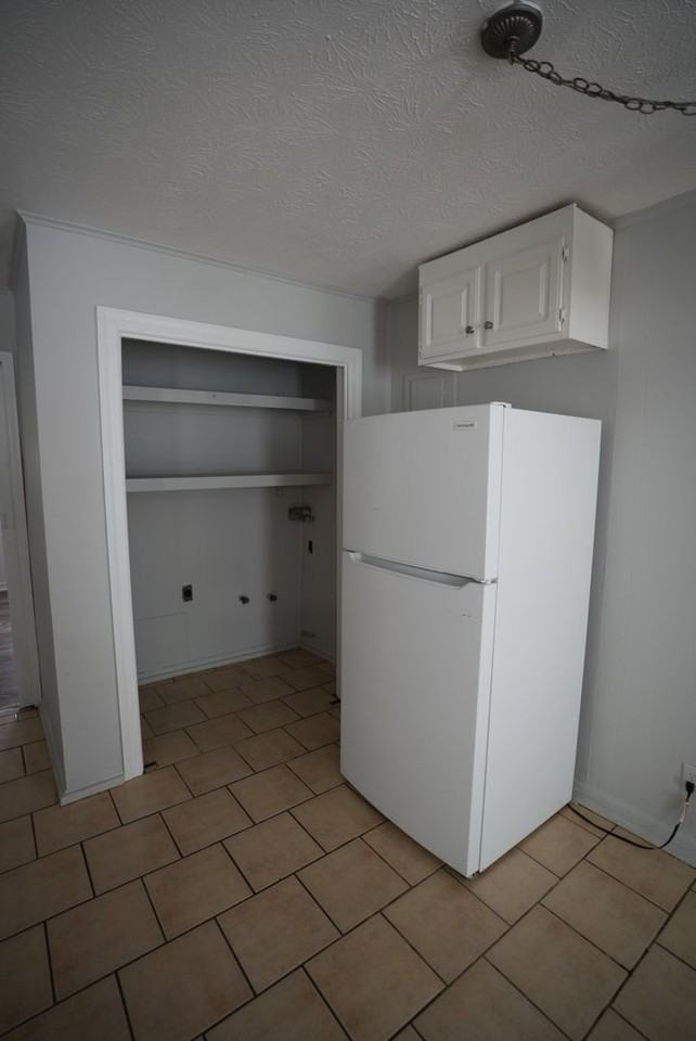 1005 Ladiga St Se - Photo 4 of 17