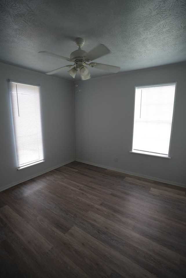 1005 Ladiga St Se - Photo 5 of 17