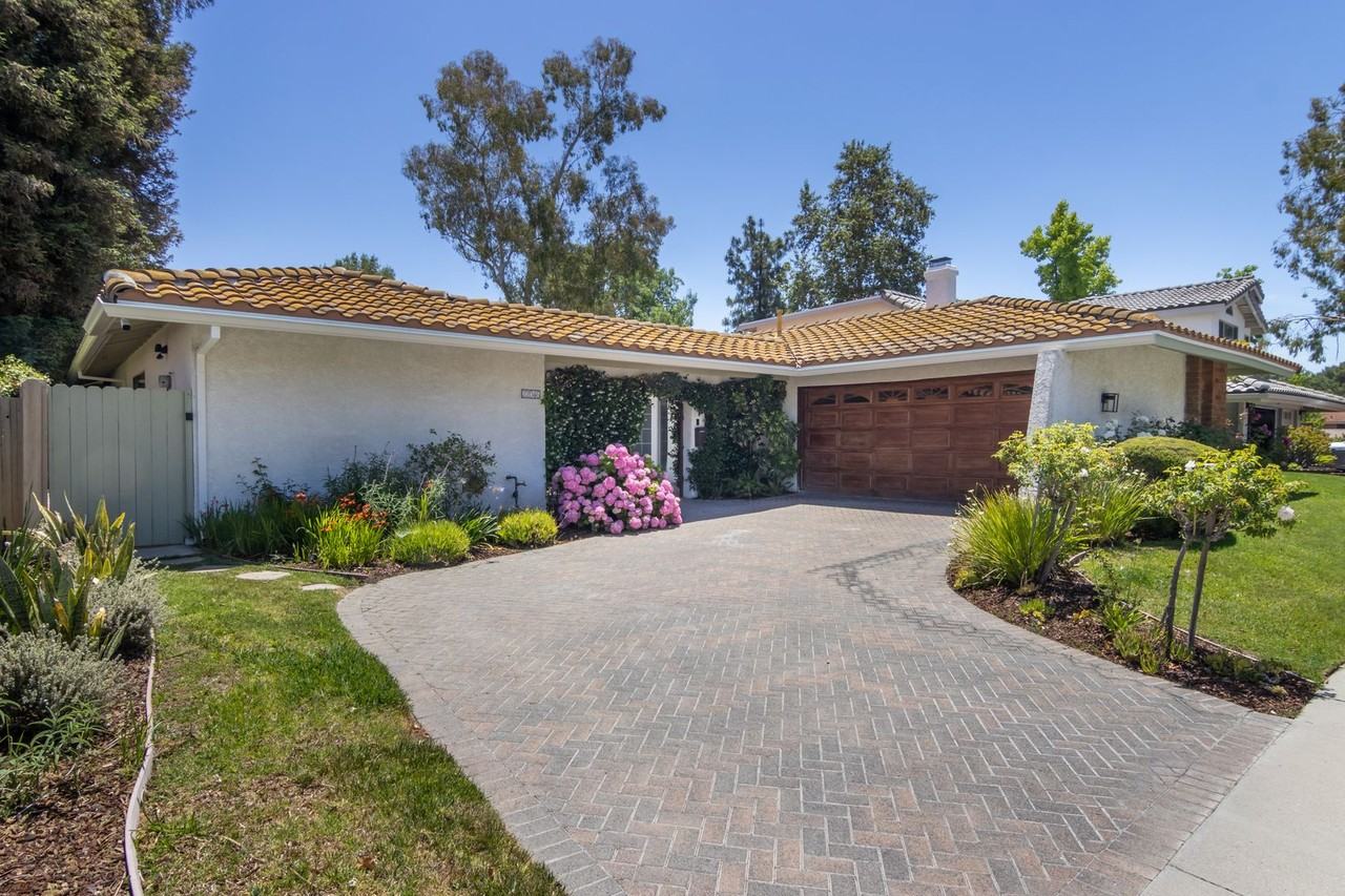 32046 Kingspark Ct - Photo 2 of 29