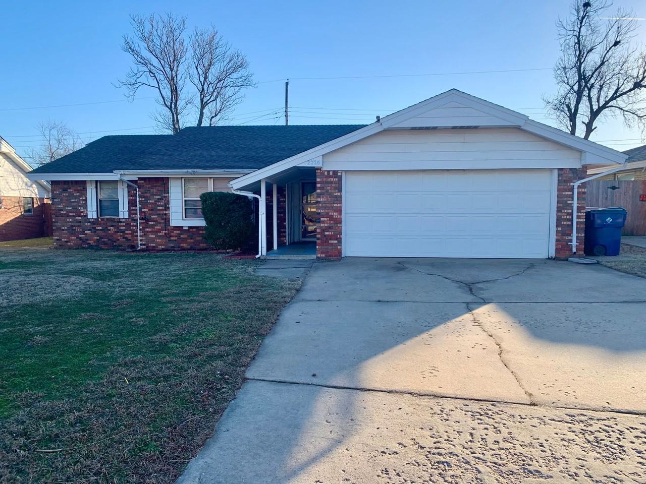 2716 Chaucer Dr