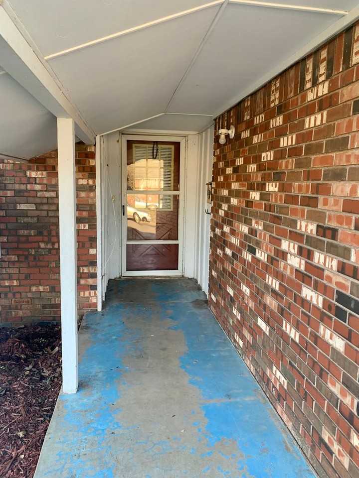 2716 Chaucer Dr - Photo 2 of 19