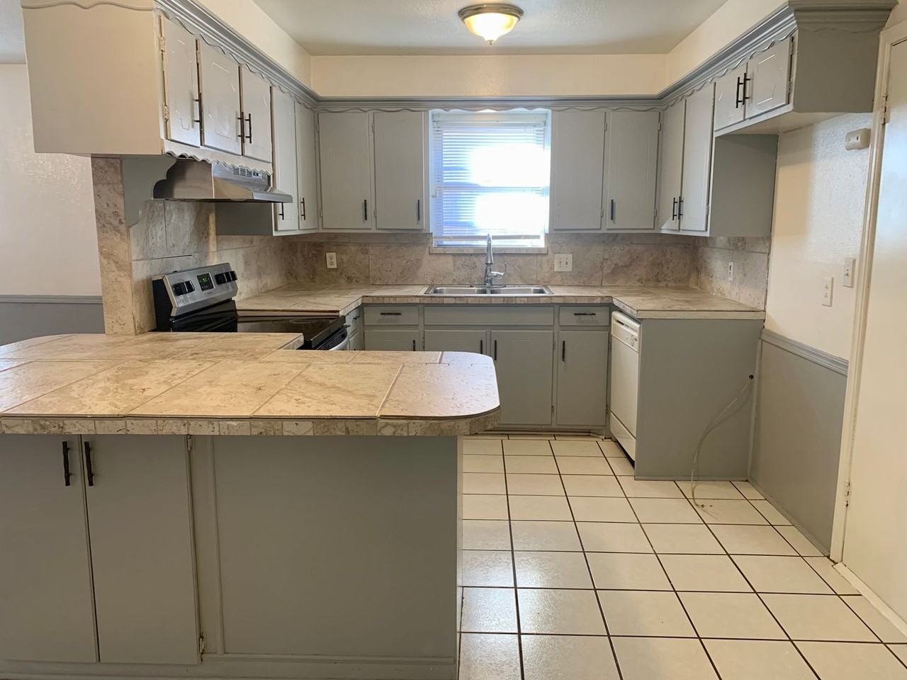 2716 Chaucer Dr - Photo 6 of 19