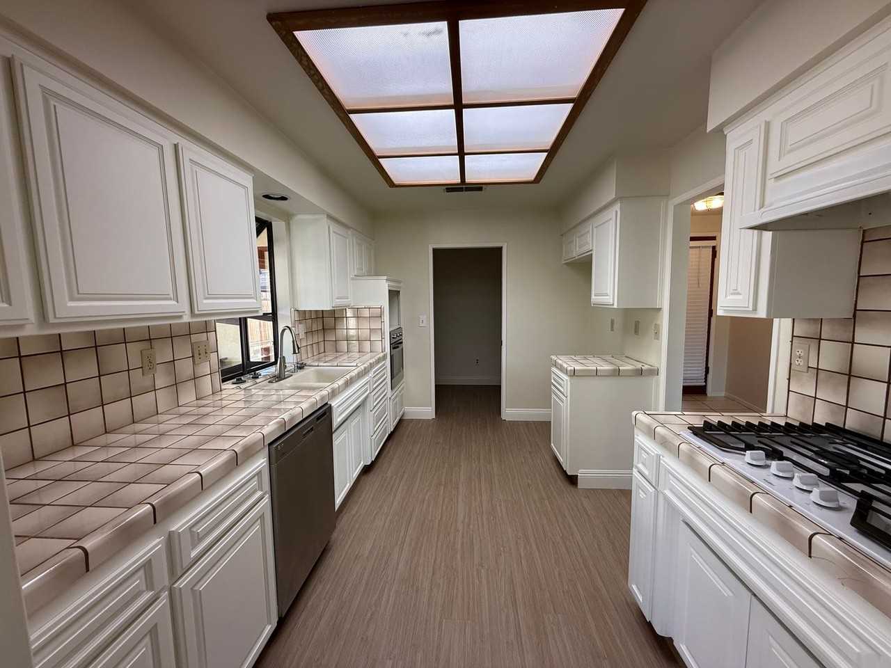 5801 Baywood St - Photo 4 of 14