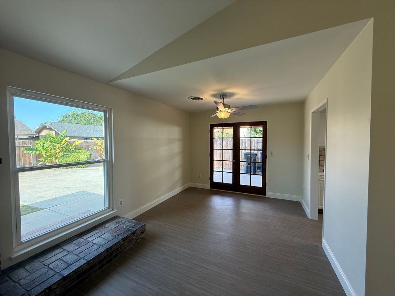 5801 Baywood St - Photo 5 of 14