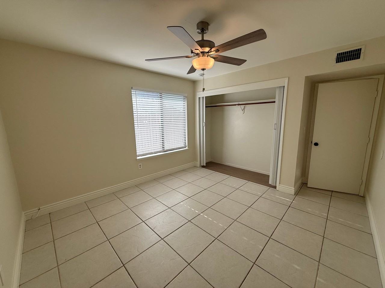5801 Baywood St - Photo 7 of 14