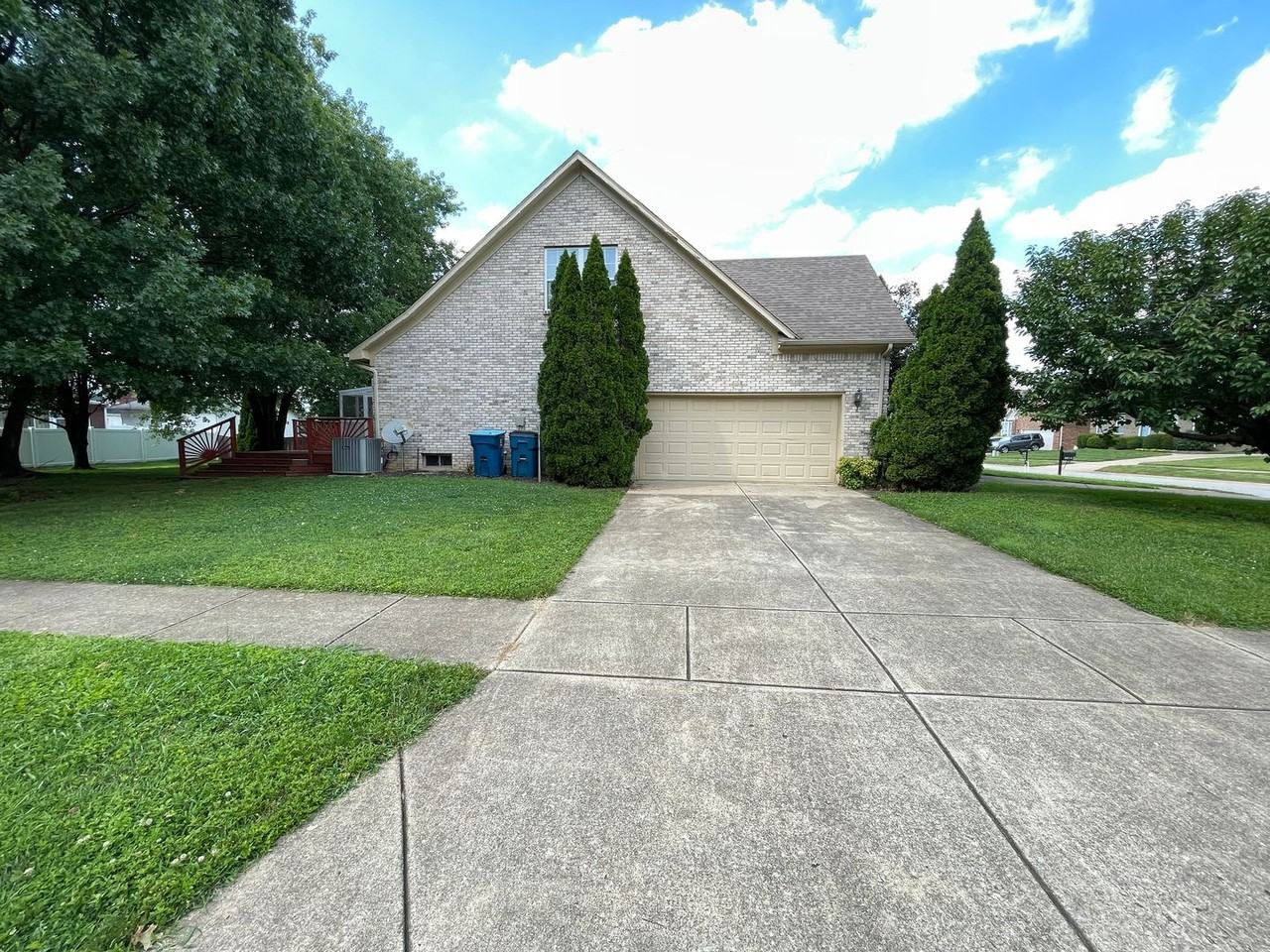 3914 Stone Hollow Dr - Photo 3 of 39