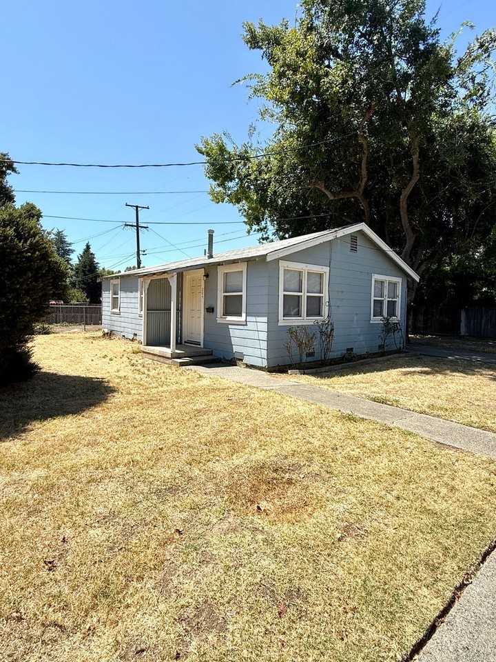 205 S Crawford St - Photo 2 of 11
