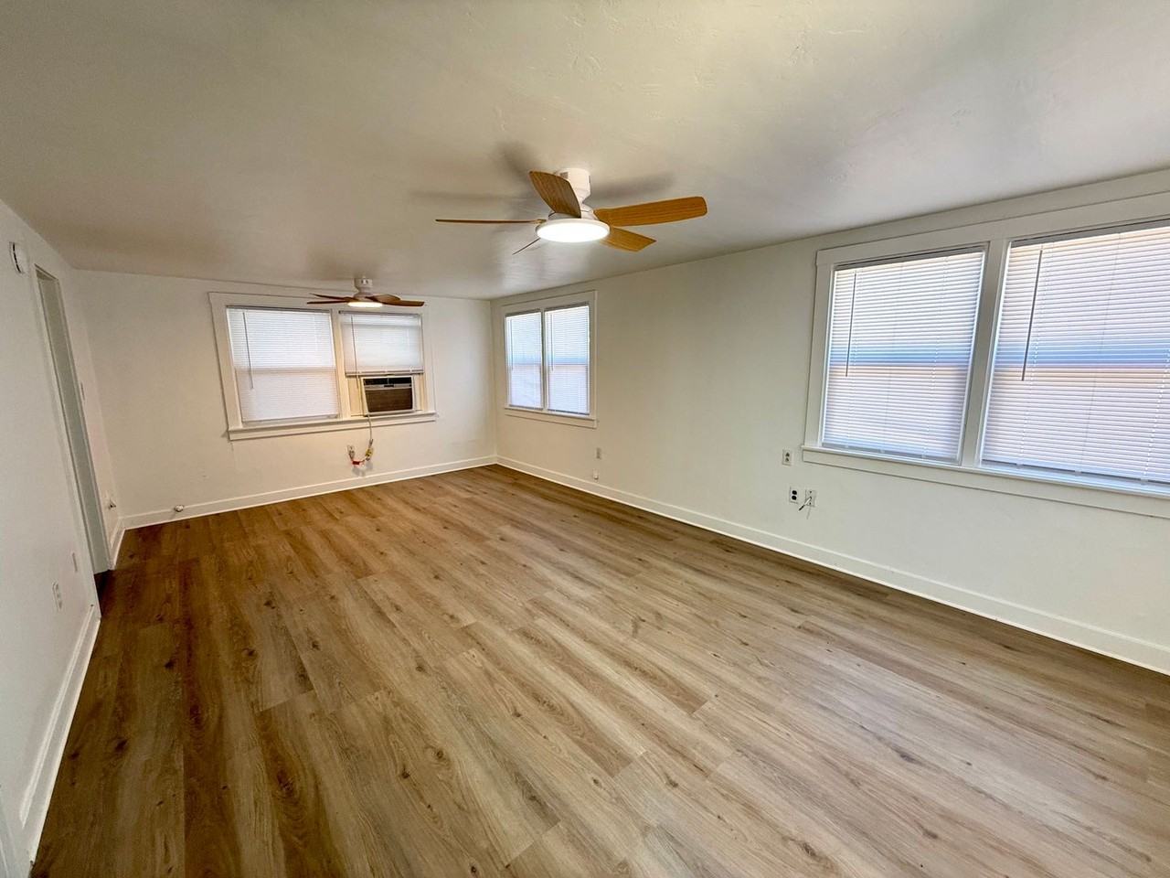 205 S Crawford St - Photo 5 of 11