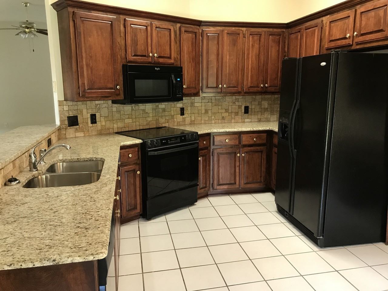 10300 Cumberland Ln - Photo 2 of 28