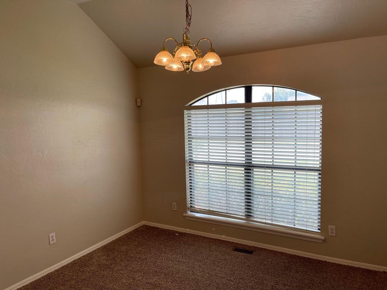 10300 Cumberland Ln - Photo 5 of 28