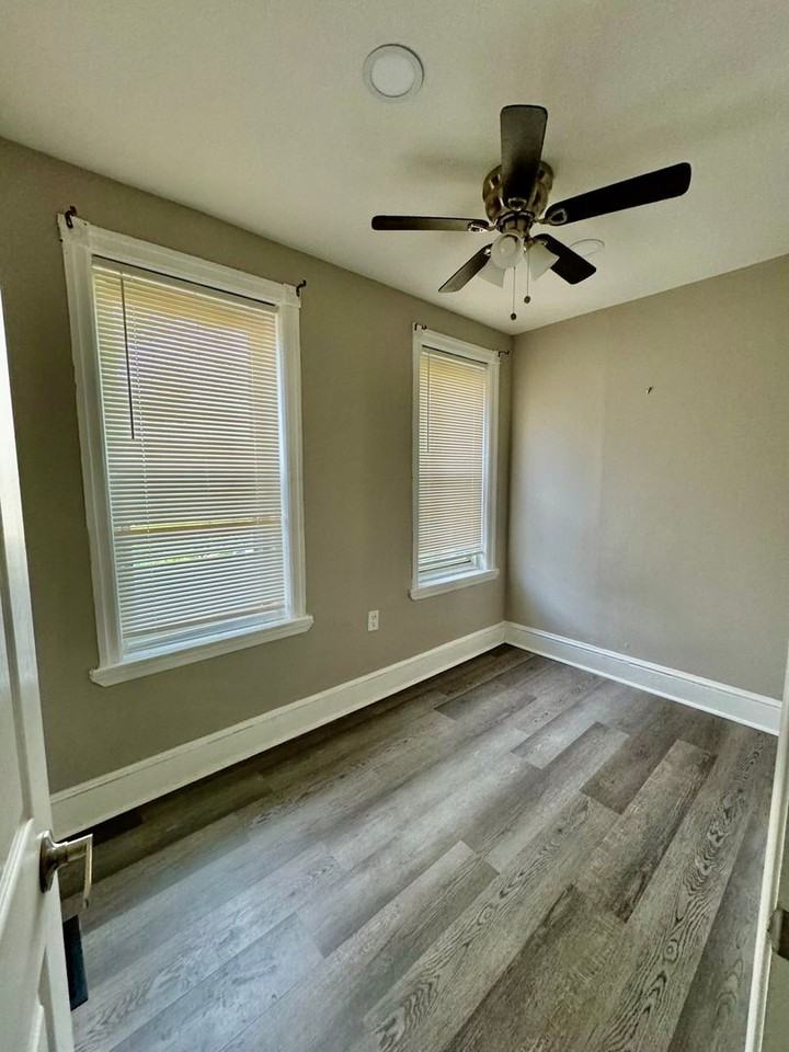 123 N Sickels St - Photo 6 of 9