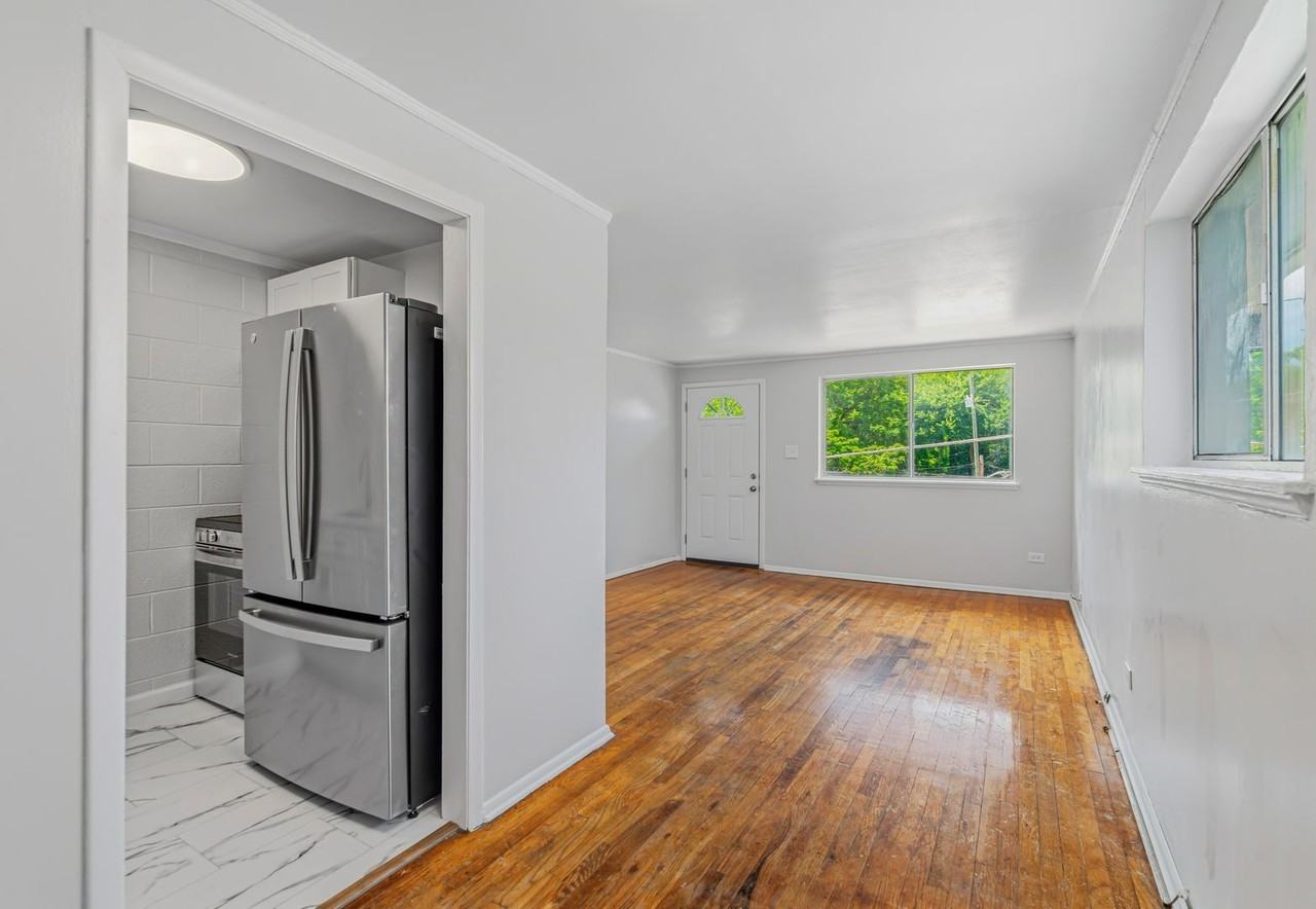 2114 Washington Ave - Photo 2 of 15