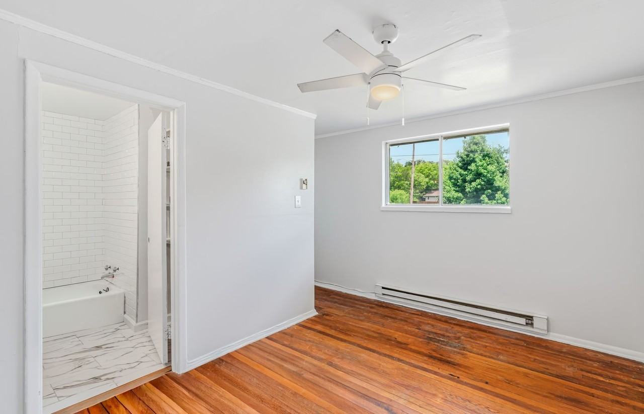 2114 Washington Ave - Photo 3 of 15