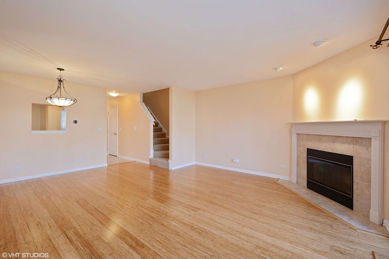 1560 N Saint Marks Pl - Photo 3 of 11
