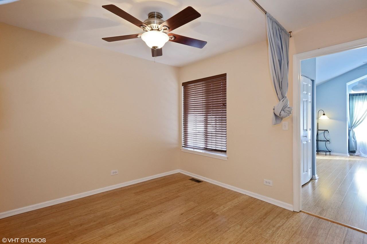 1560 N Saint Marks Pl - Photo 5 of 11