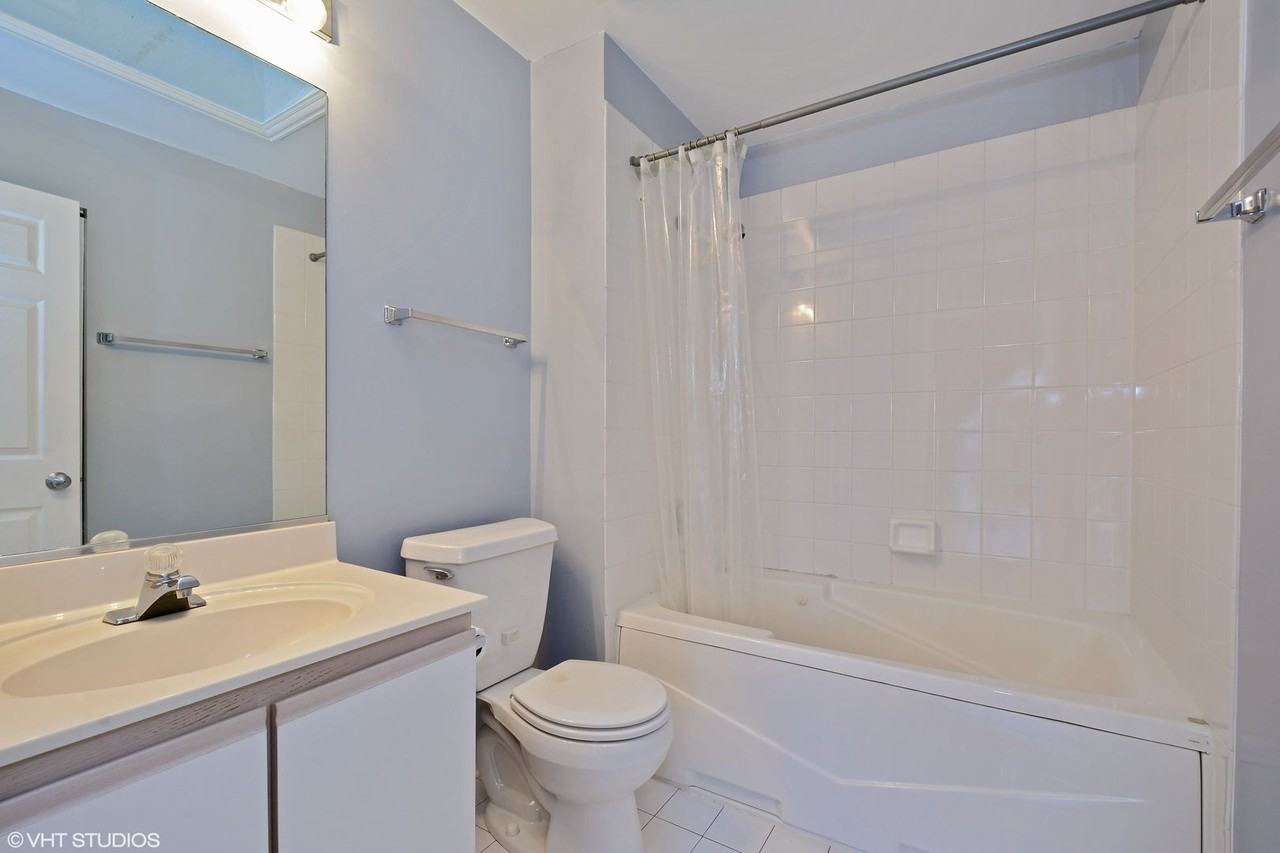 1560 N Saint Marks Pl - Photo 7 of 11