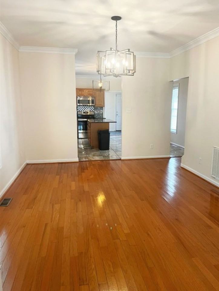 818 N 24th St - Photo 3 of 10
