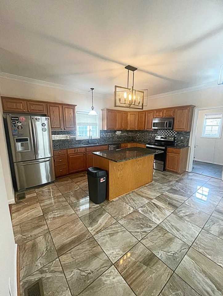 818 N 24th St - Photo 4 of 10