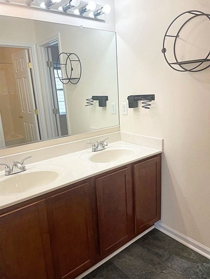 818 N 24th St - Photo 6 of 10
