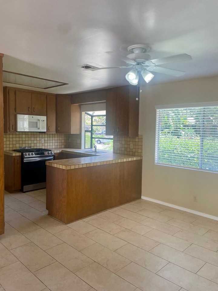 1061 Via Regina - Photo 4 of 25