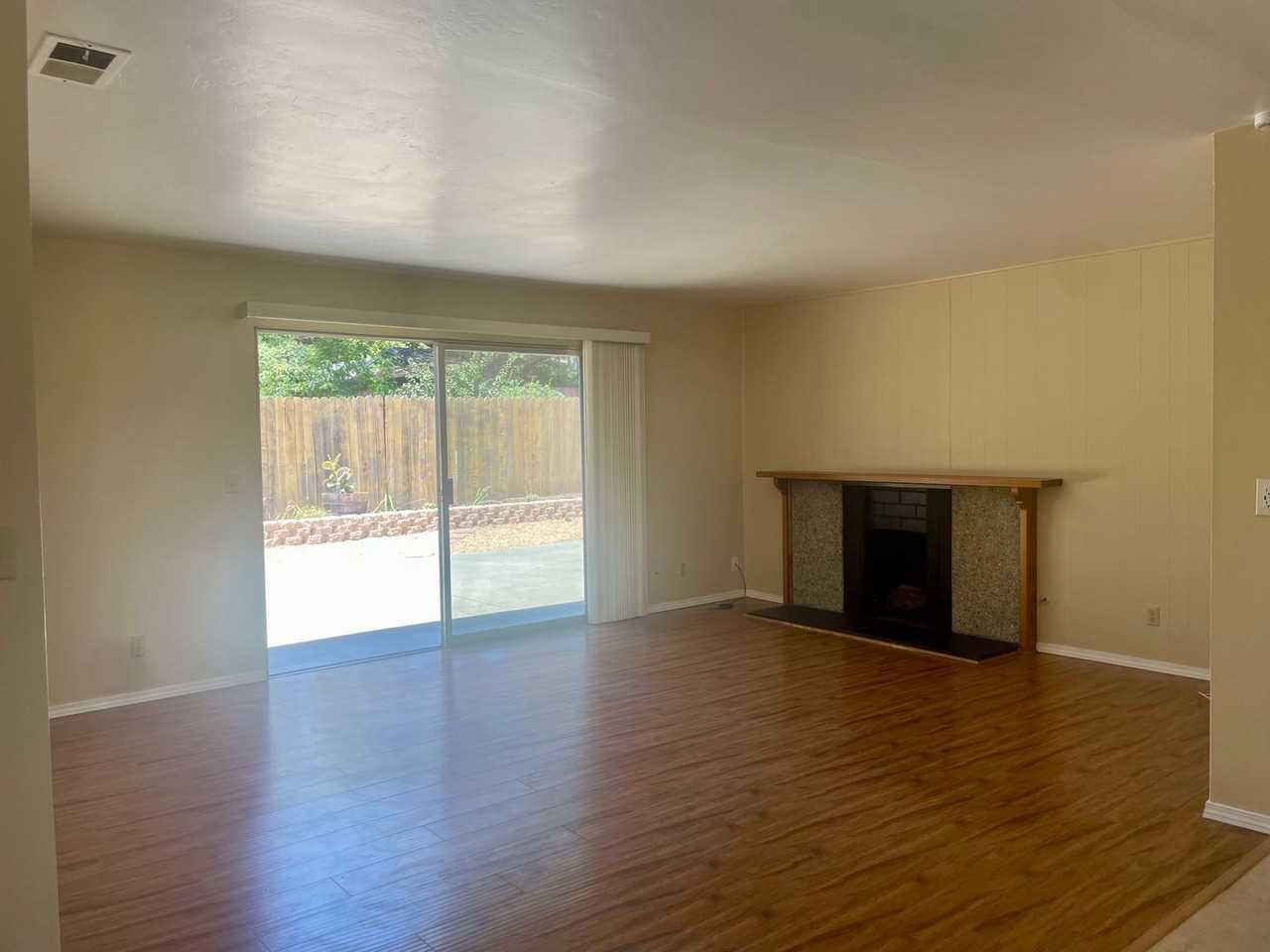 1061 Via Regina - Photo 7 of 25
