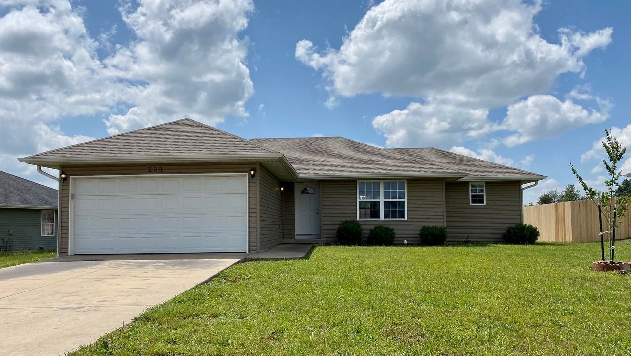 203 N Christopher Ln