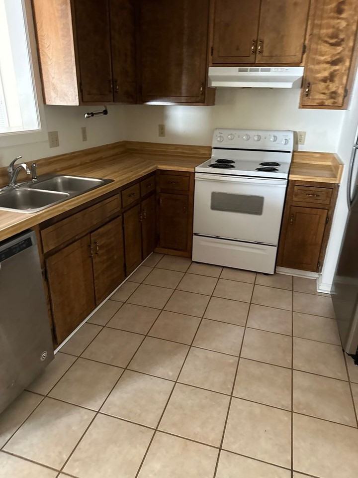 3242 Varnell Dr - Photo 4 of 12