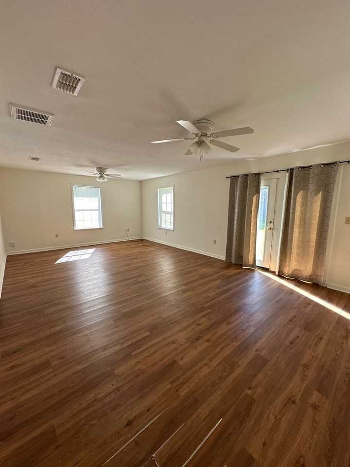 3242 Varnell Dr - Photo 5 of 12