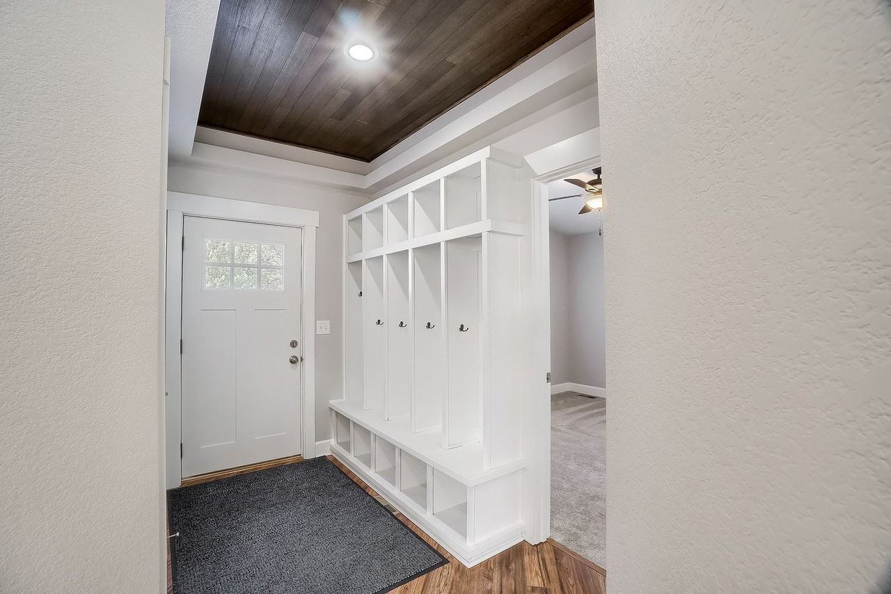 417 N West St - Photo 3 of 22
