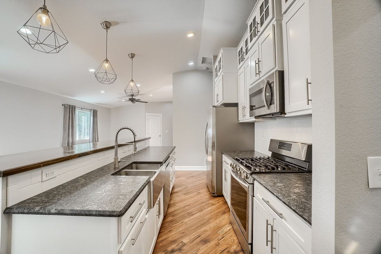 417 N West St - Photo 5 of 22