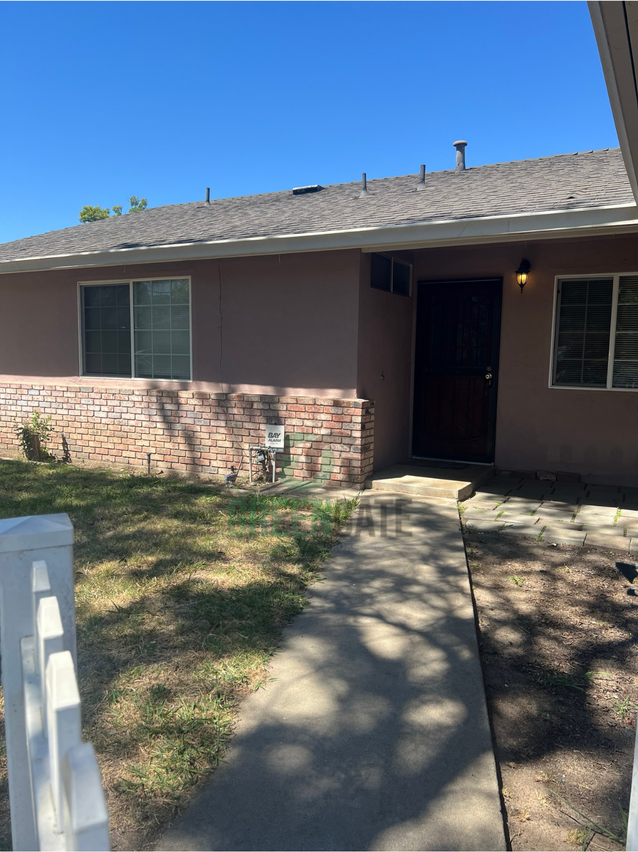 2305 Rose Ave - Photo 4 of 33