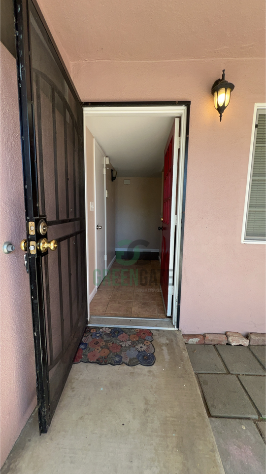 2305 Rose Ave - Photo 5 of 33