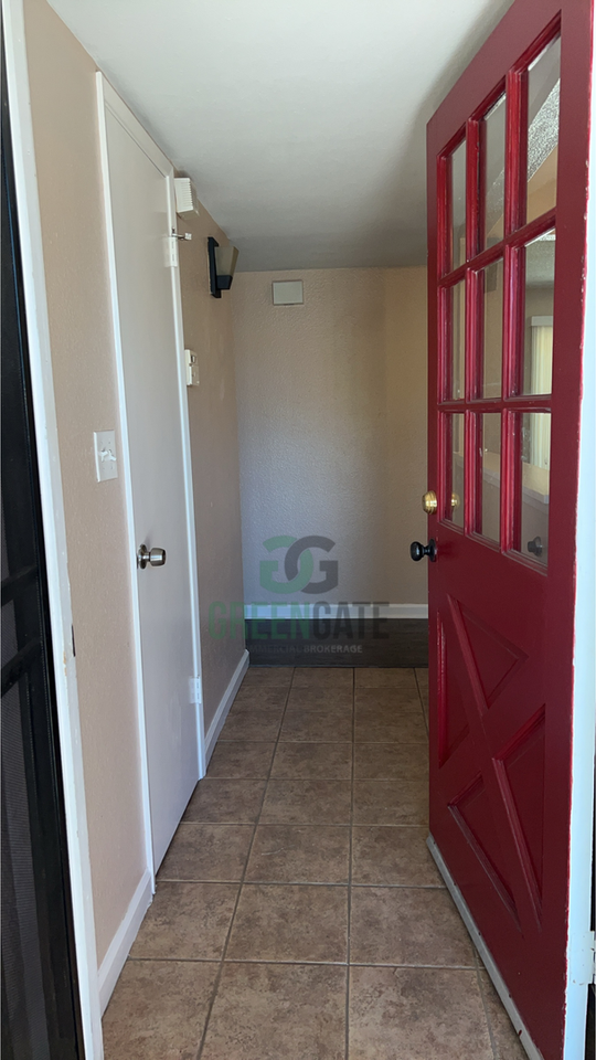 2305 Rose Ave - Photo 6 of 33
