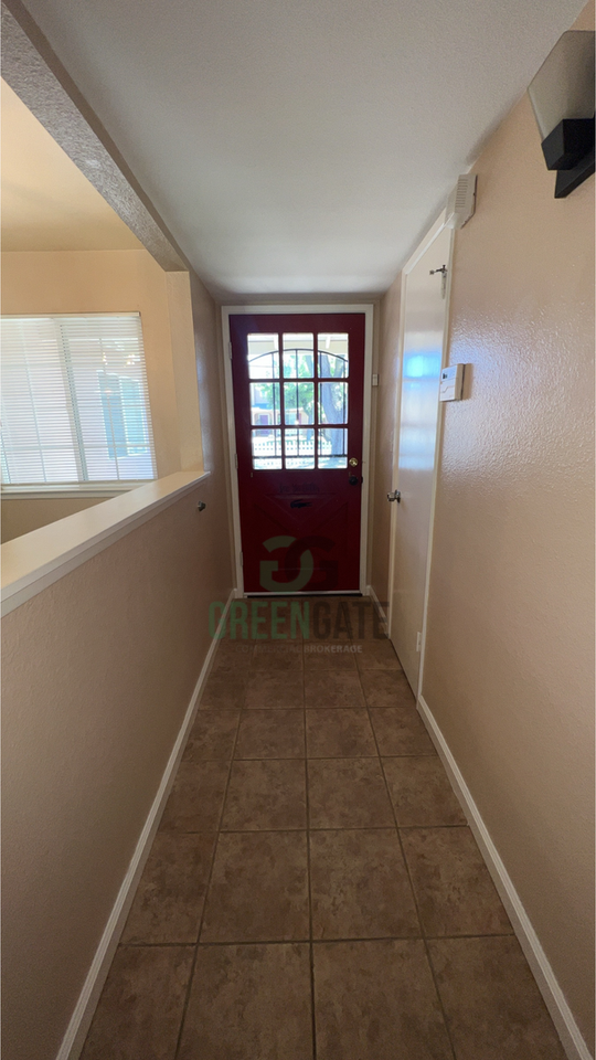 2305 Rose Ave - Photo 7 of 33